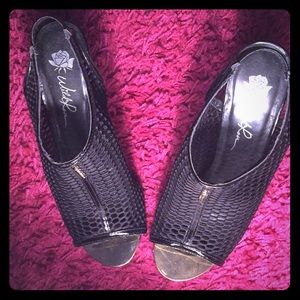 Black Fish Net Heels